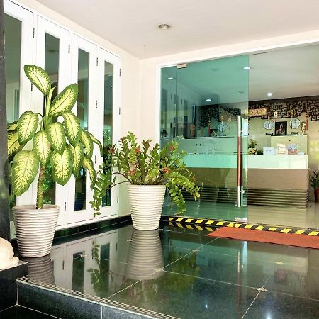 14 Place Sukhumvit Suites Banguecoque Exterior foto