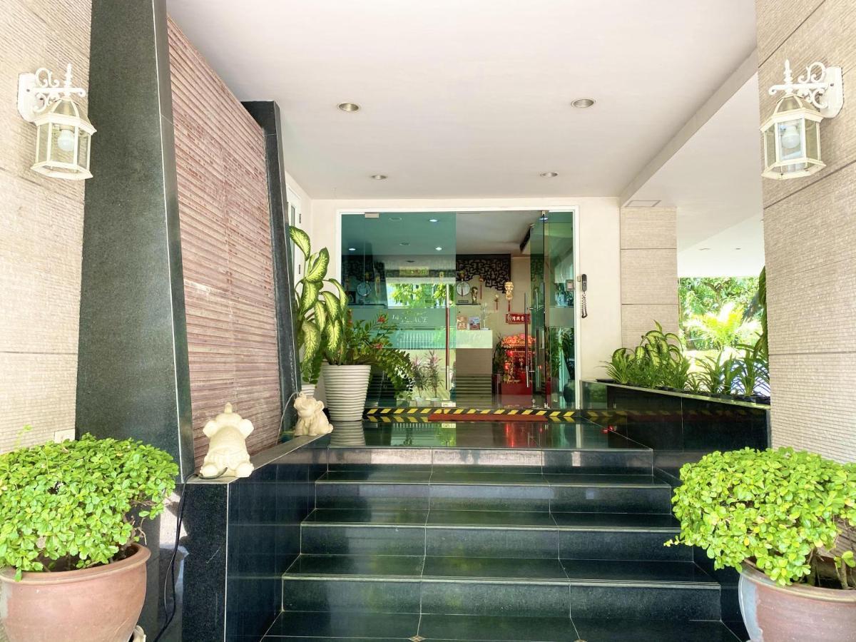 14 Place Sukhumvit Suites Banguecoque Exterior foto