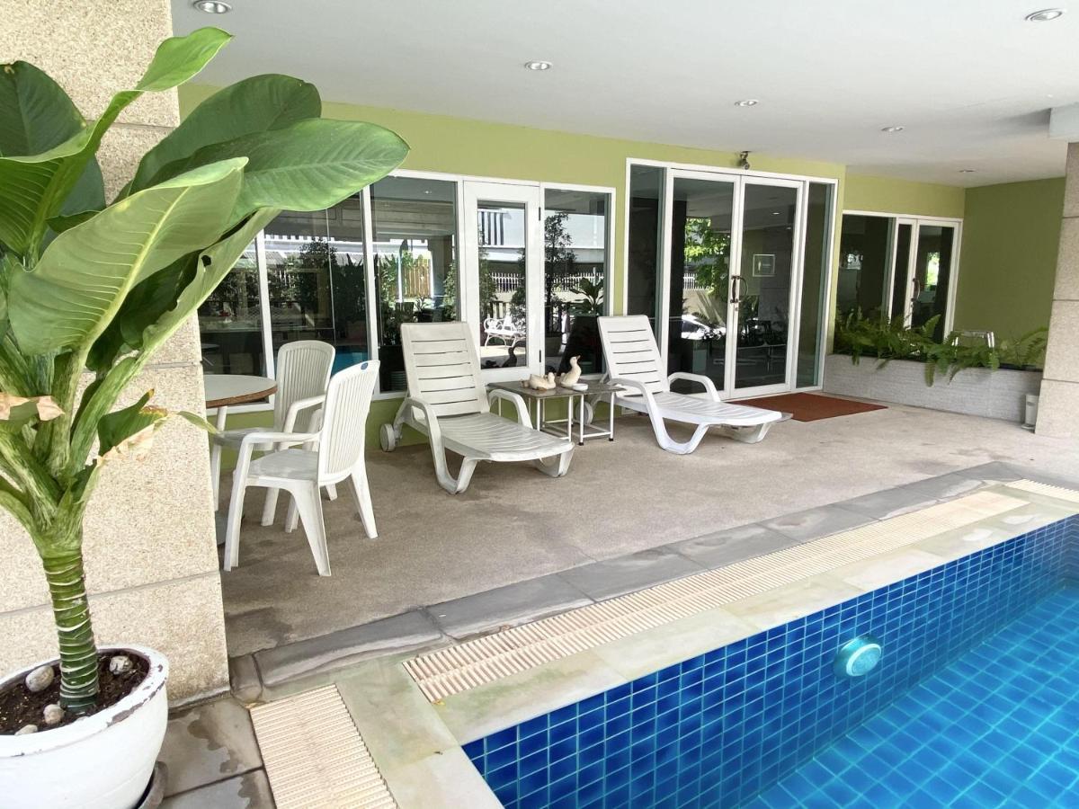 14 Place Sukhumvit Suites Banguecoque Exterior foto