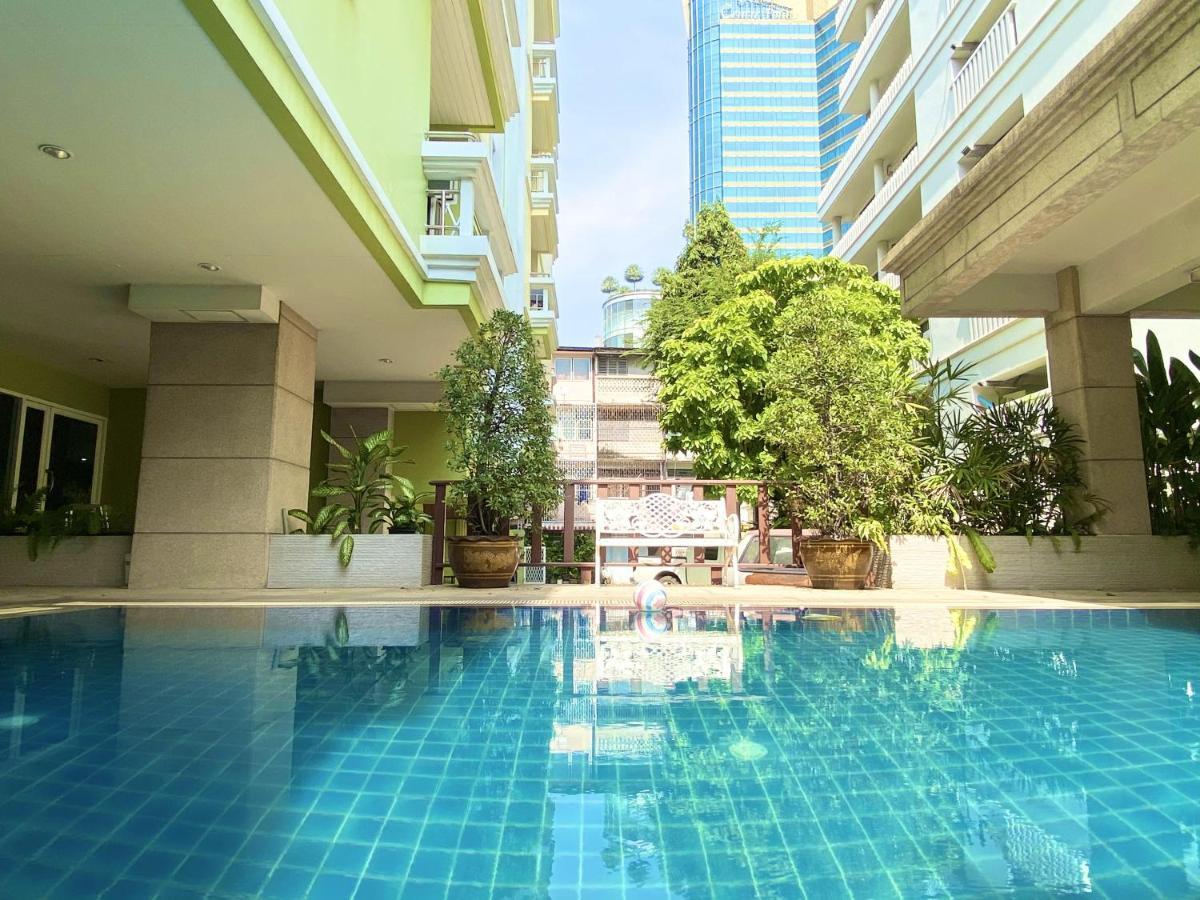 14 Place Sukhumvit Suites Banguecoque Exterior foto