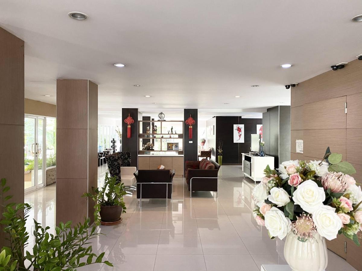 14 Place Sukhumvit Suites Banguecoque Exterior foto