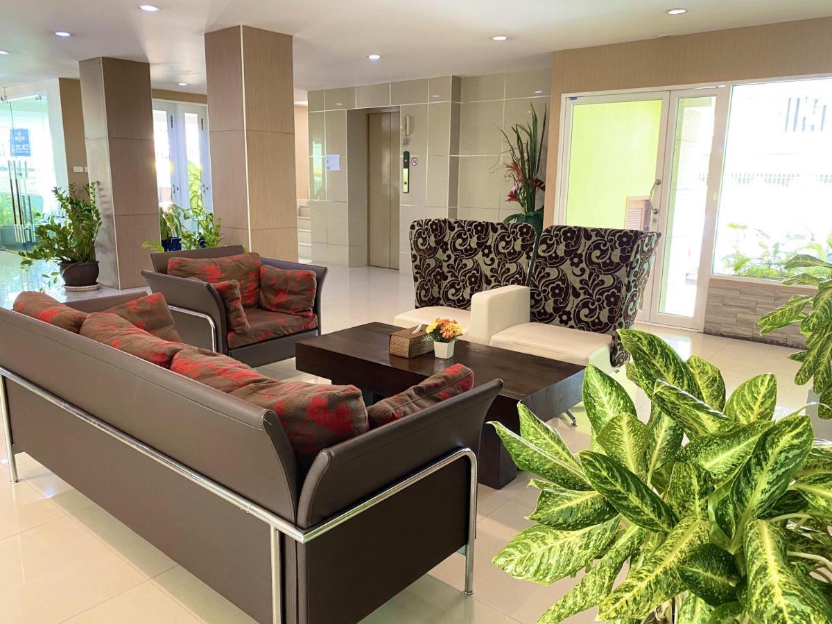 14 Place Sukhumvit Suites Banguecoque Exterior foto