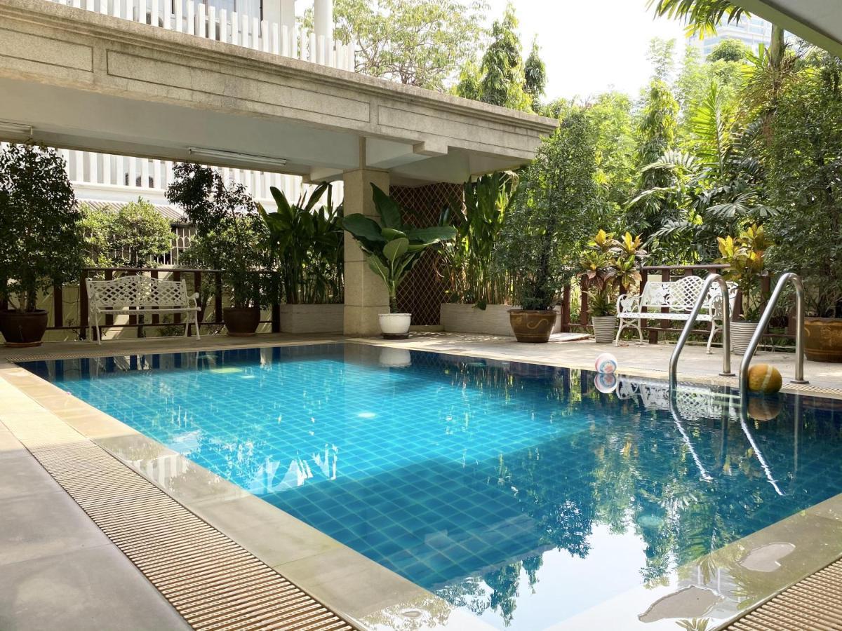 14 Place Sukhumvit Suites Banguecoque Exterior foto