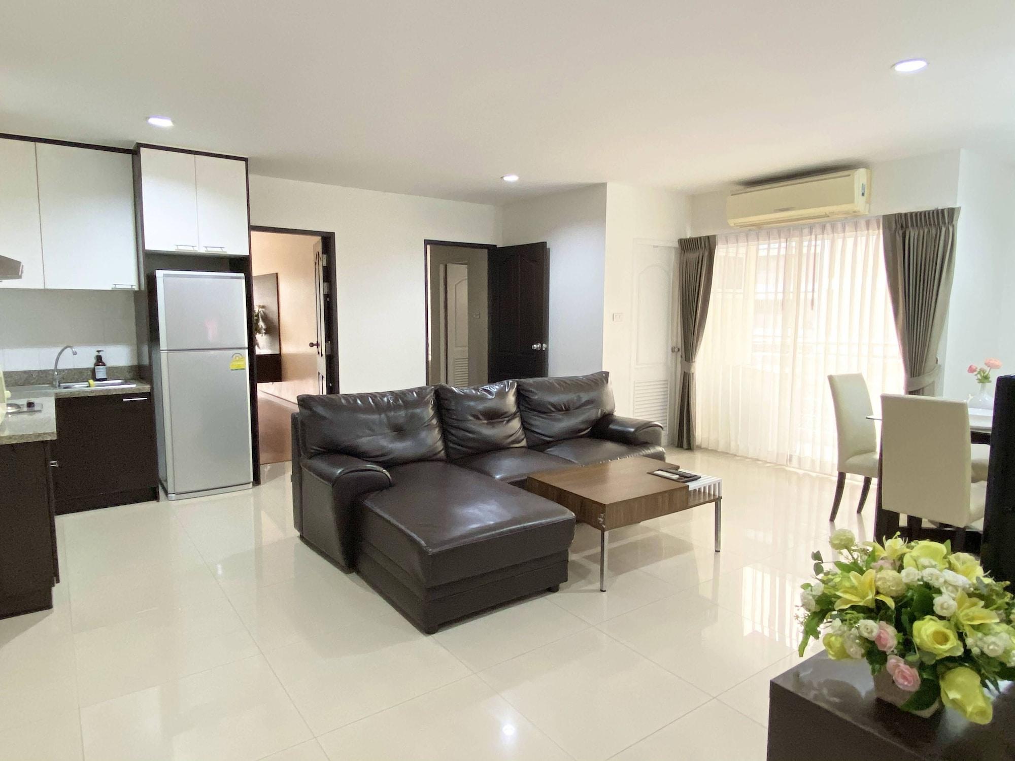 14 Place Sukhumvit Suites Banguecoque Exterior foto