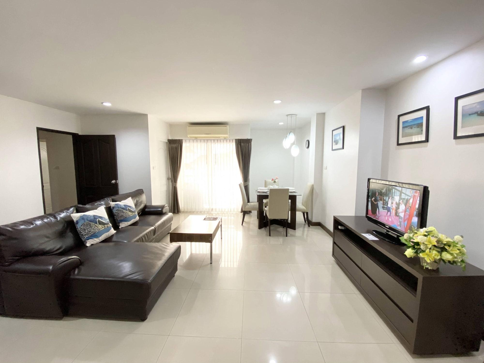 14 Place Sukhumvit Suites Banguecoque Exterior foto
