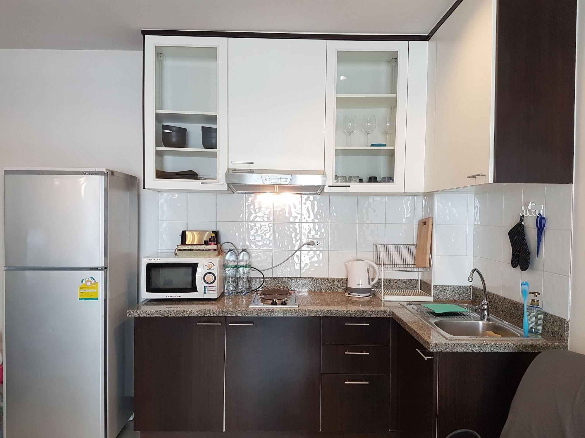 14 Place Sukhumvit Suites Banguecoque Exterior foto