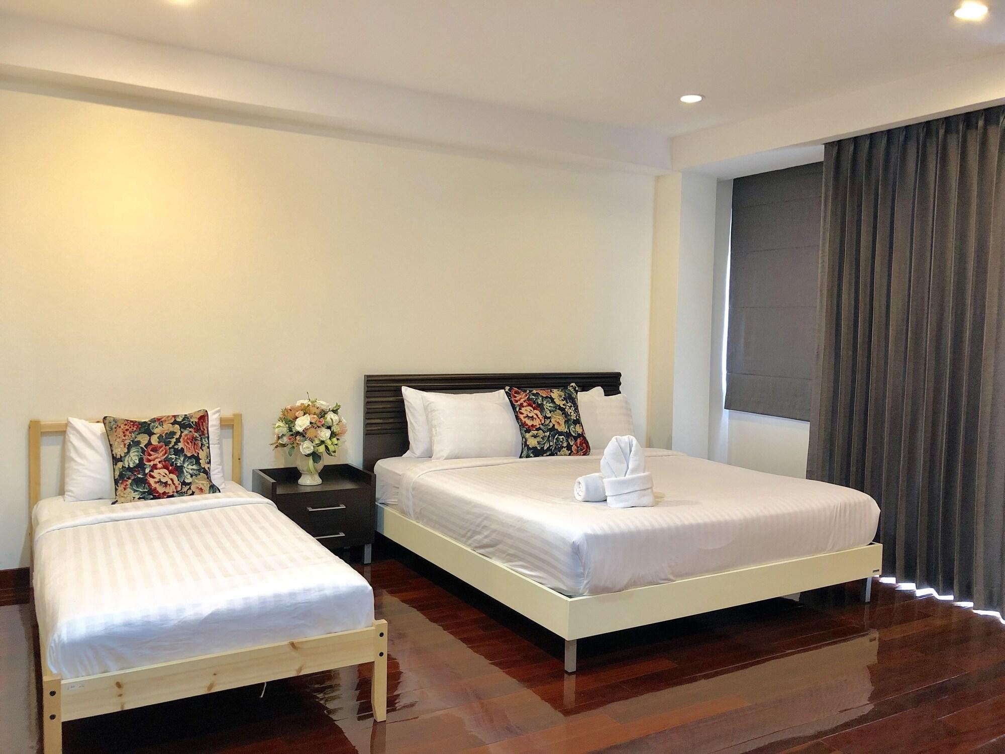 14 Place Sukhumvit Suites Banguecoque Exterior foto