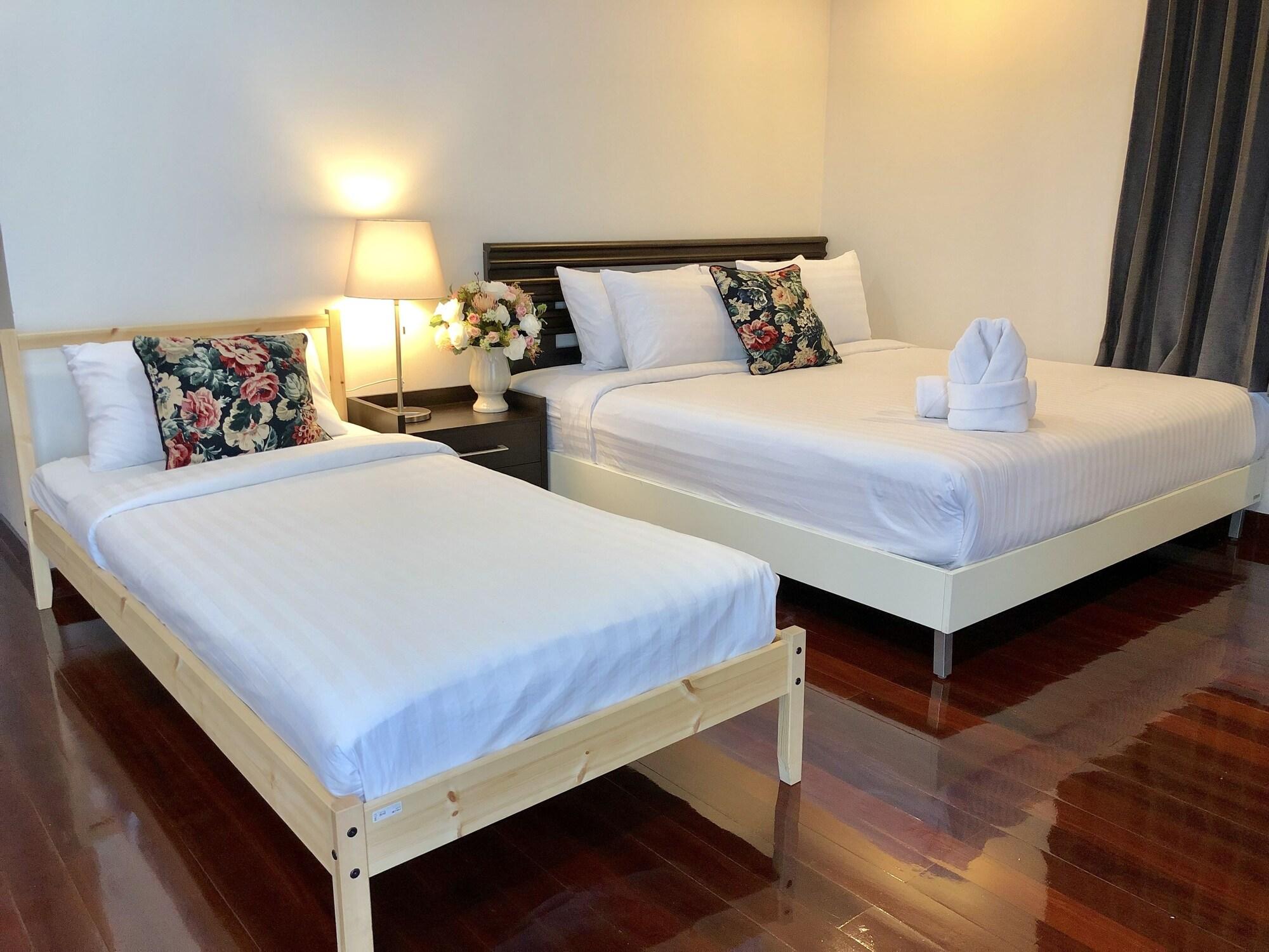 14 Place Sukhumvit Suites Banguecoque Exterior foto