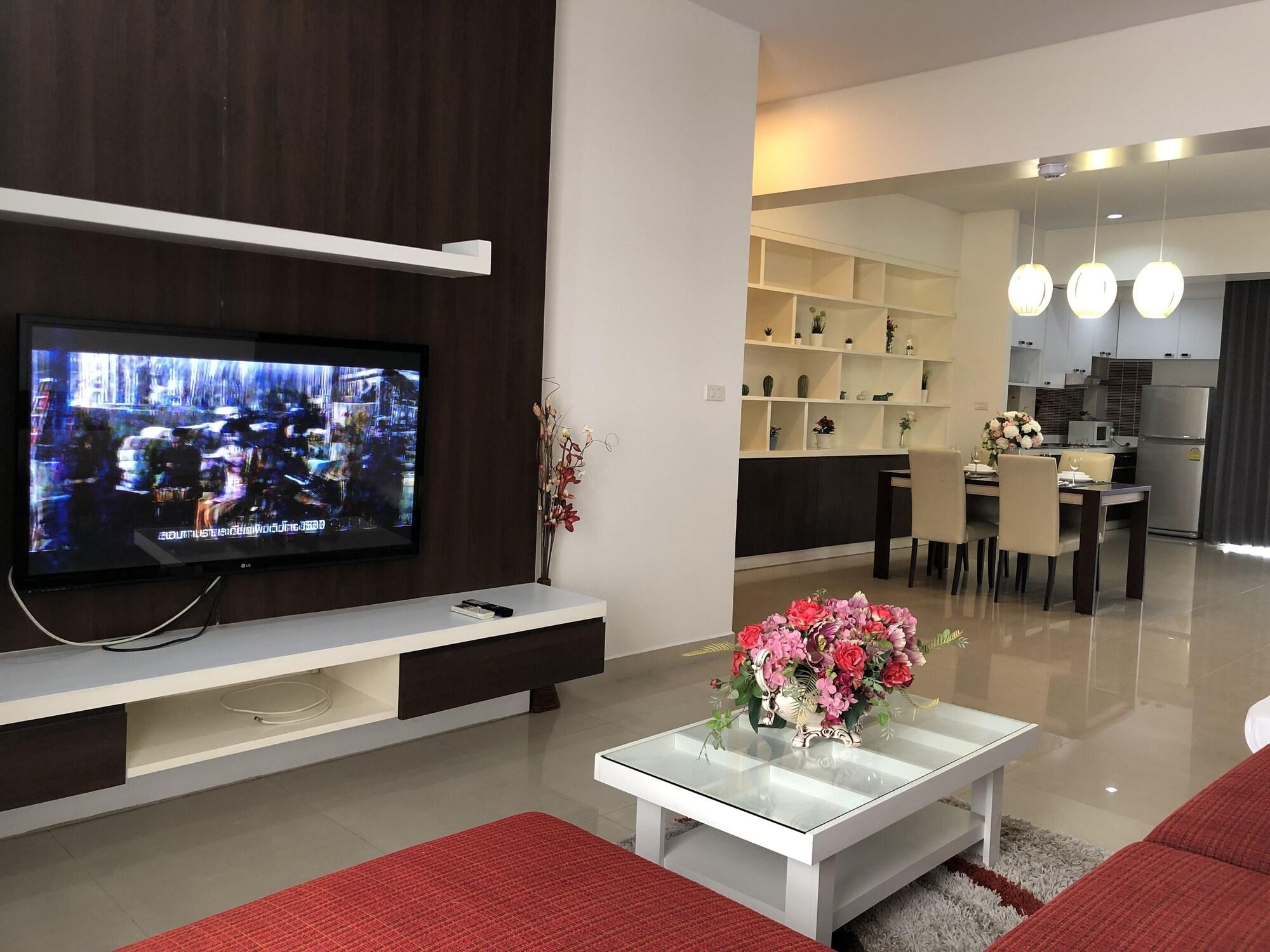 14 Place Sukhumvit Suites Banguecoque Exterior foto