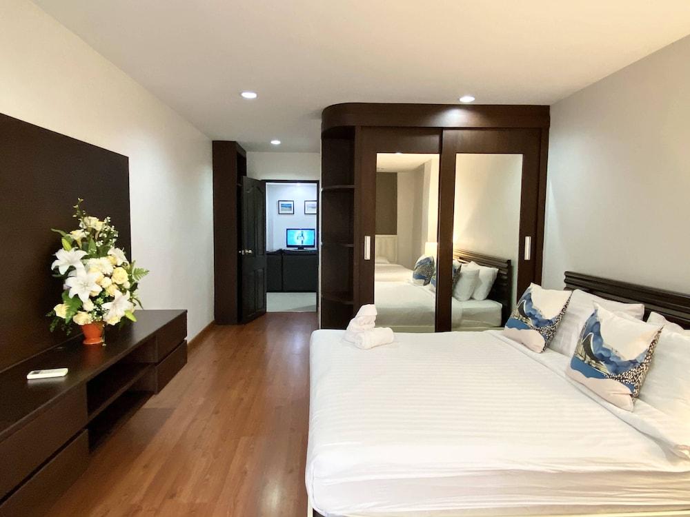 14 Place Sukhumvit Suites Banguecoque Exterior foto
