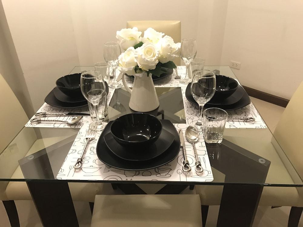 14 Place Sukhumvit Suites Banguecoque Exterior foto