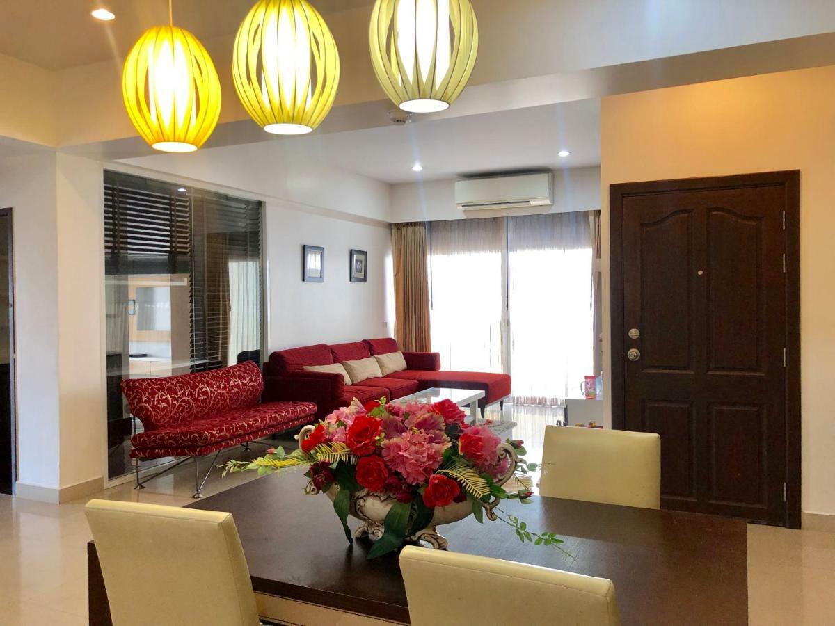 14 Place Sukhumvit Suites Banguecoque Exterior foto