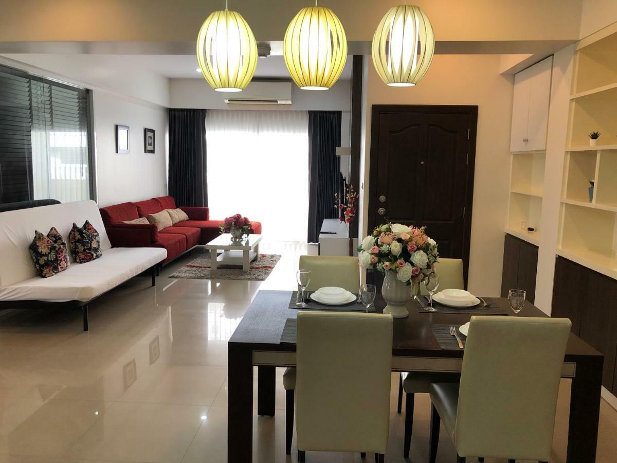 14 Place Sukhumvit Suites Banguecoque Exterior foto