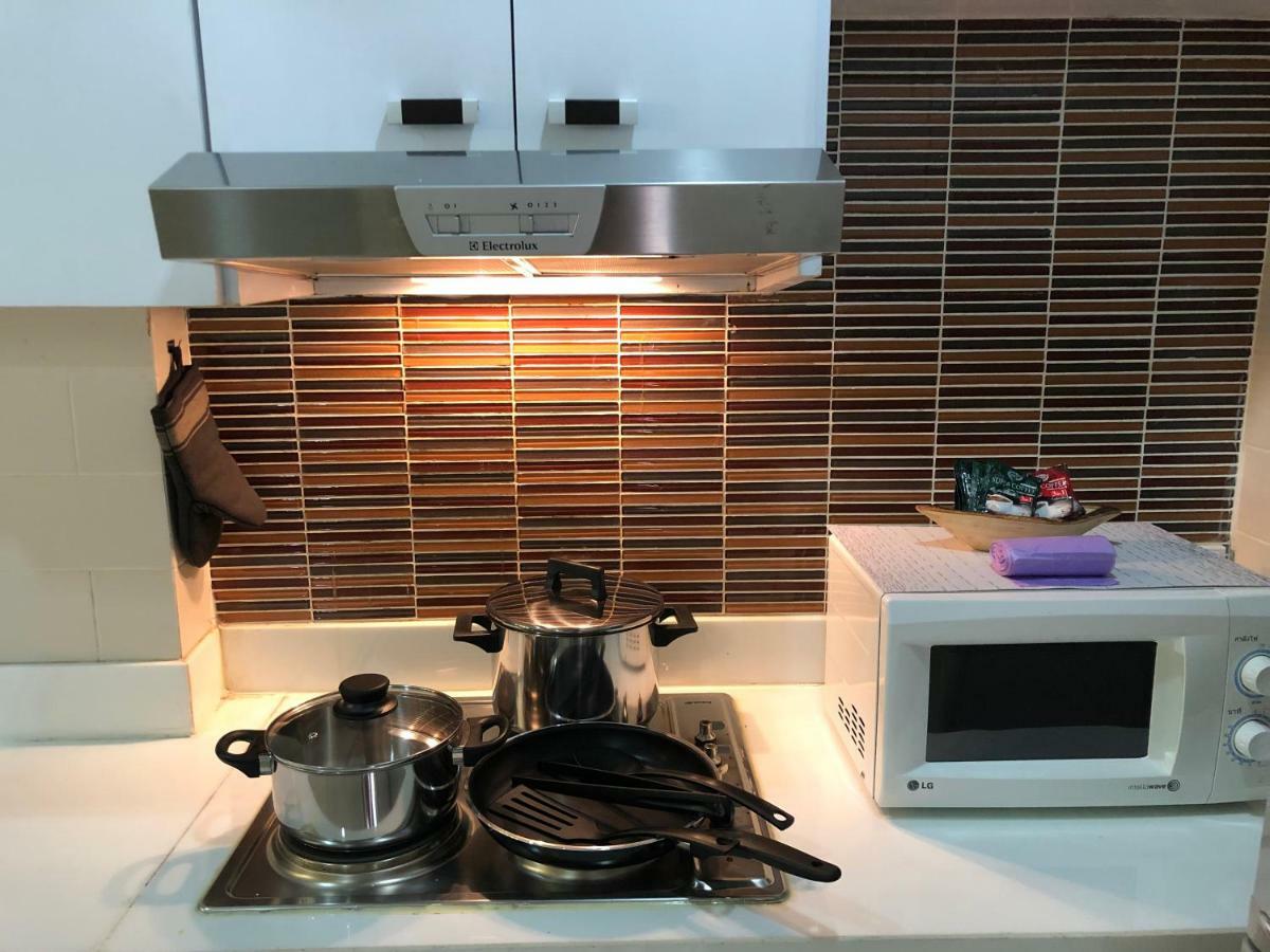 14 Place Sukhumvit Suites Banguecoque Exterior foto