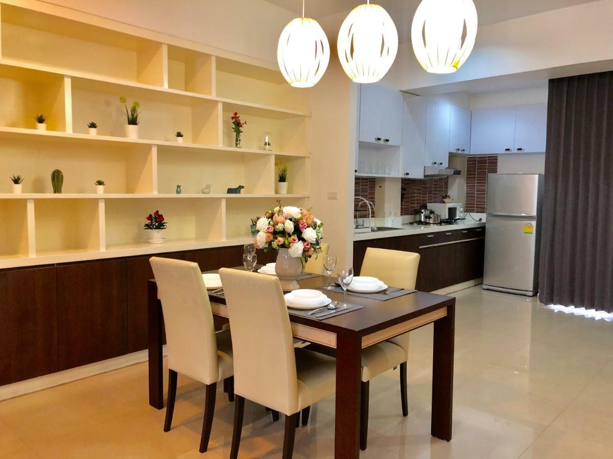 14 Place Sukhumvit Suites Banguecoque Exterior foto