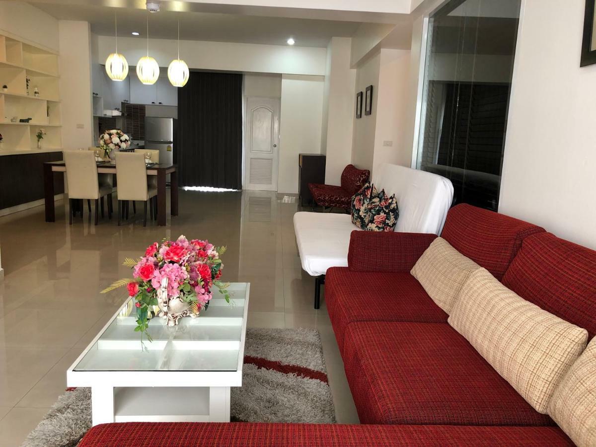 14 Place Sukhumvit Suites Banguecoque Exterior foto