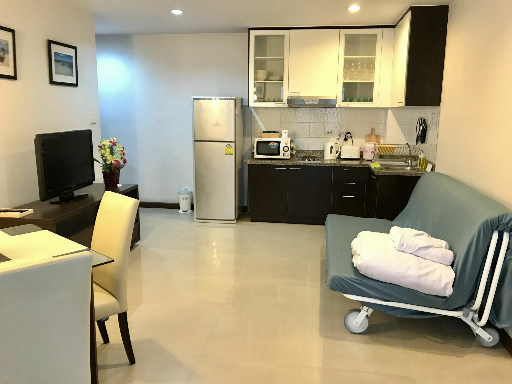 14 Place Sukhumvit Suites Banguecoque Exterior foto