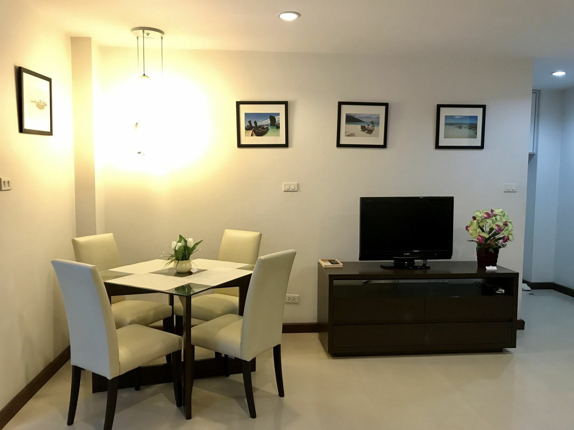 14 Place Sukhumvit Suites Banguecoque Exterior foto