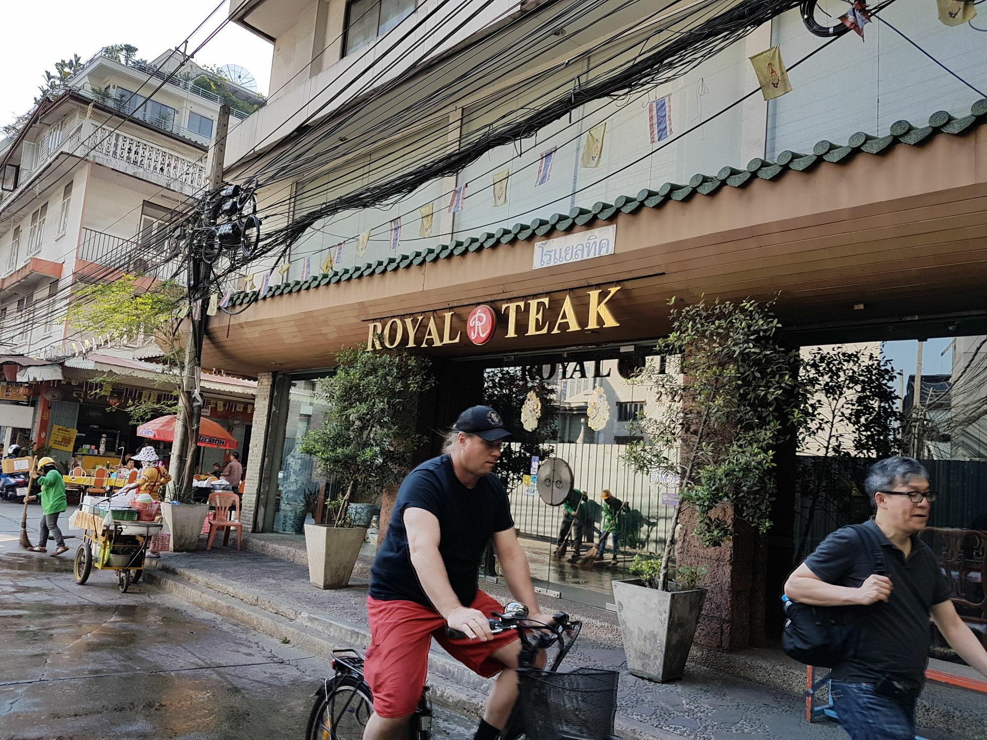 14 Place Sukhumvit Suites Banguecoque Exterior foto