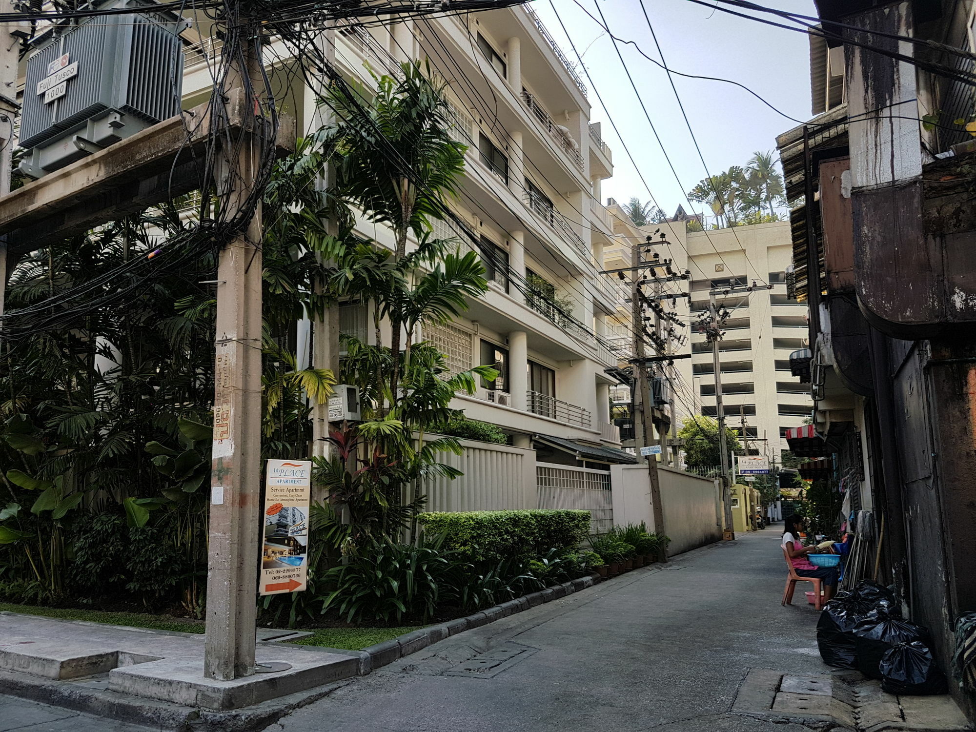 14 Place Sukhumvit Suites Banguecoque Exterior foto